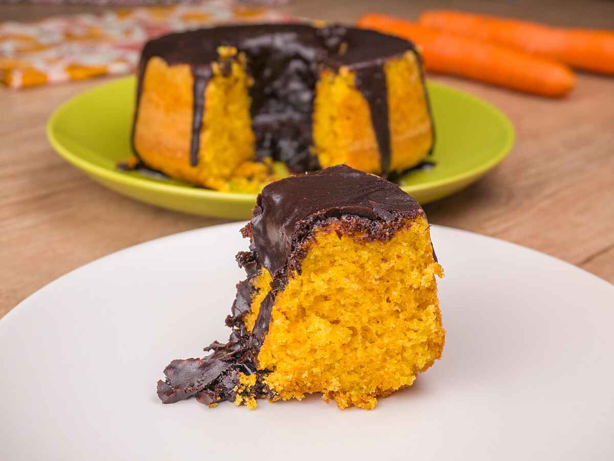 bolo de cenoura com calda